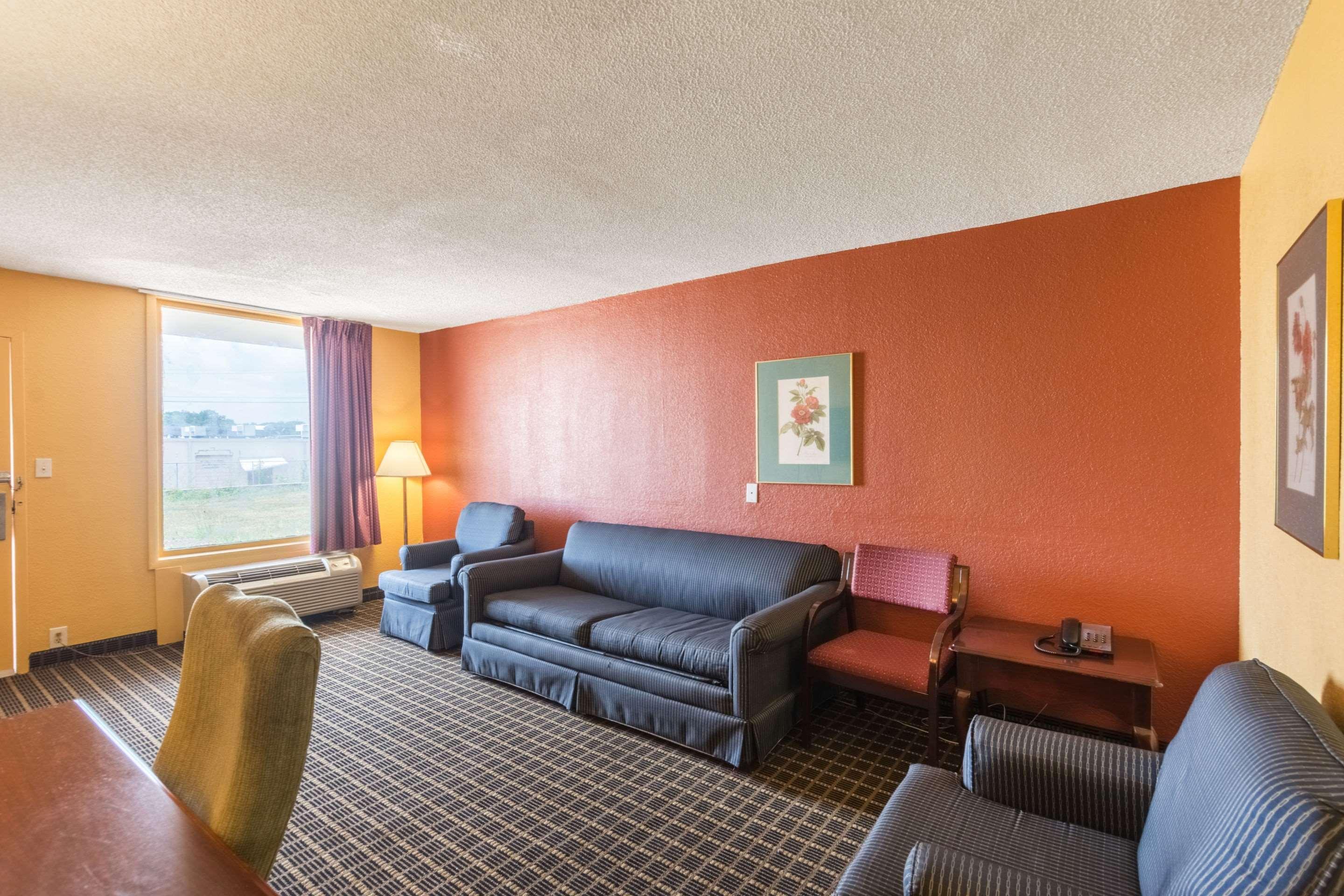 Econo Lodge Inn & Suites Orangeburg Exterior foto